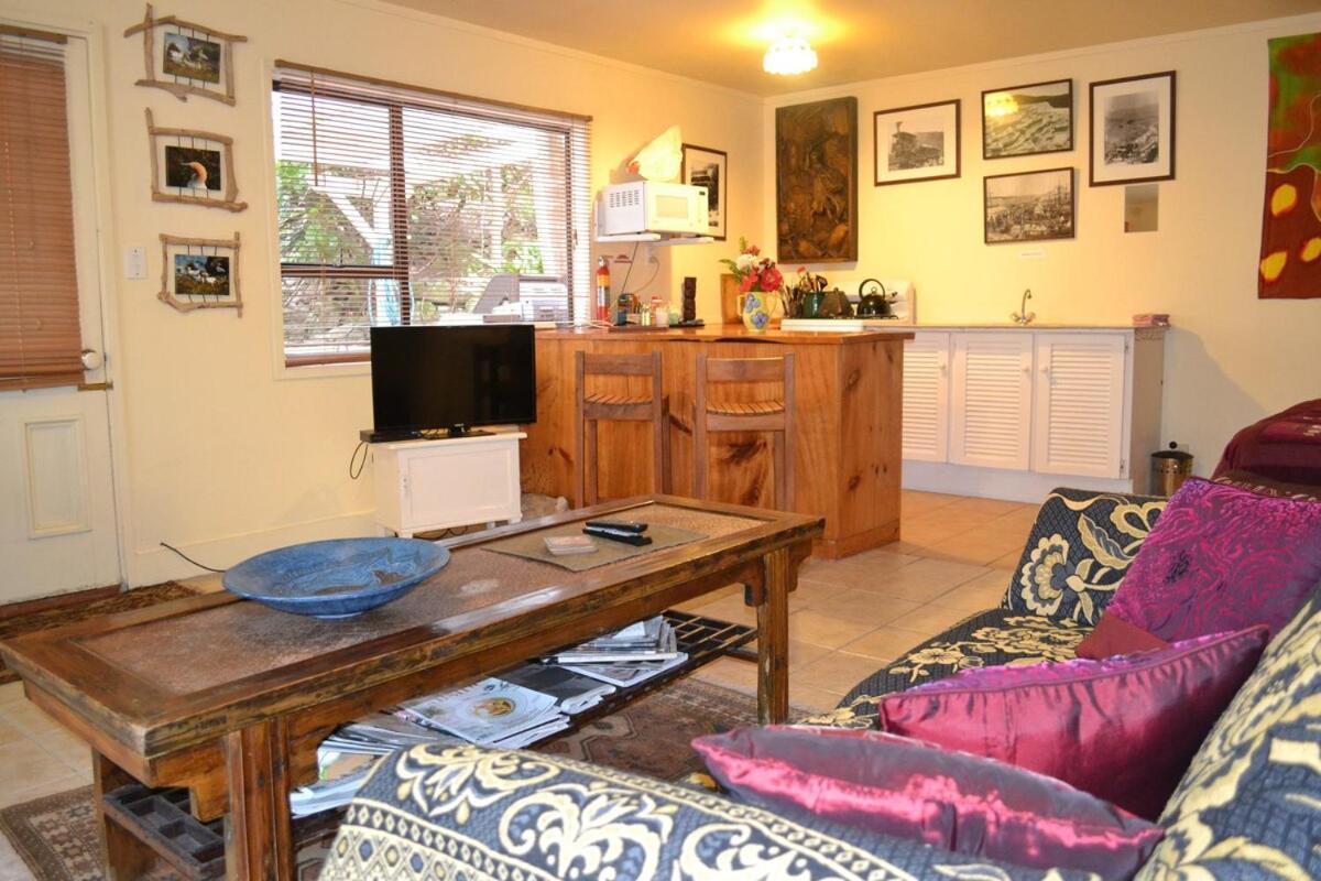 Great Barrier Oasis Lodge Tryphena Esterno foto