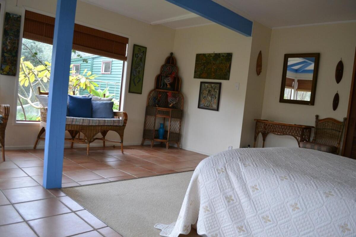 Great Barrier Oasis Lodge Tryphena Esterno foto